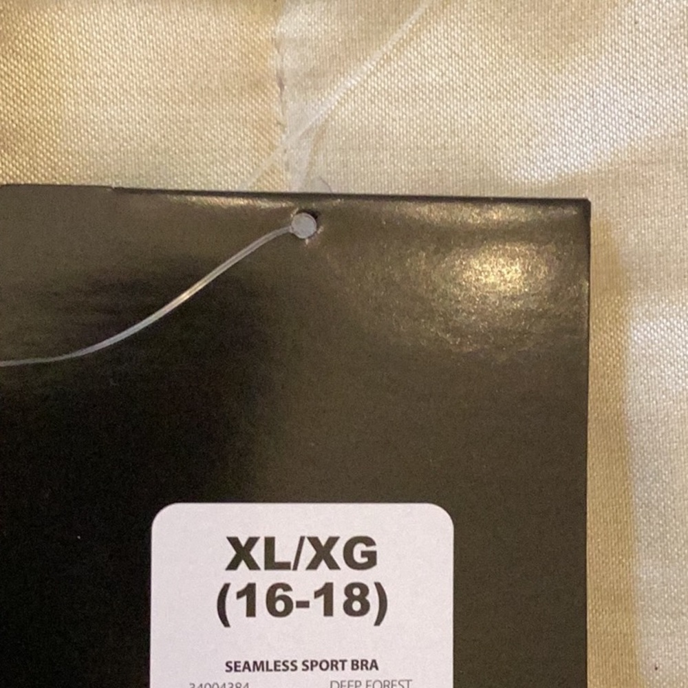 Sold elsewhere Seamless sport bra green color brand new size XL (16-18) - Picture 8 of 9
